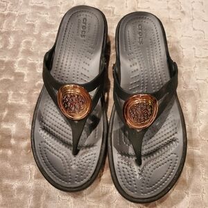 Crocs Sanrah Circle Sandals size 6